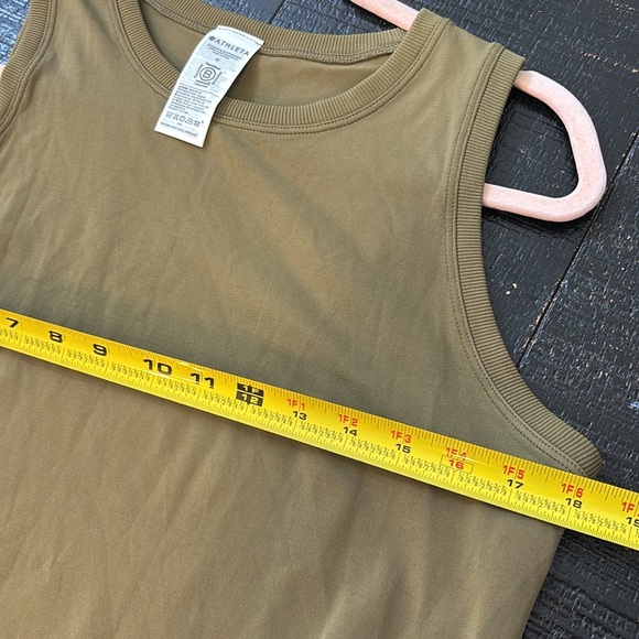 Athleta Relaxed Fit Crop Tank Top Olive Green Sleeveless size Medium - Picture 6 of 7